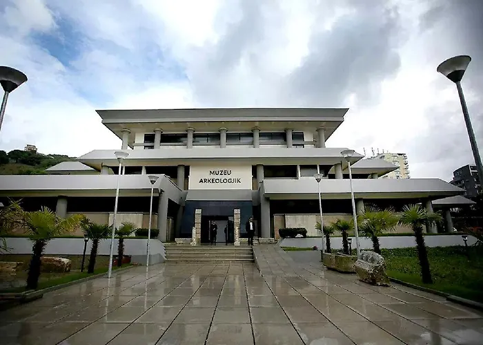 Maksimilian * Durrës