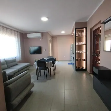 Maksimilian * Durrës