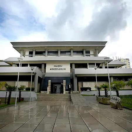 Maksimilian * Durrës